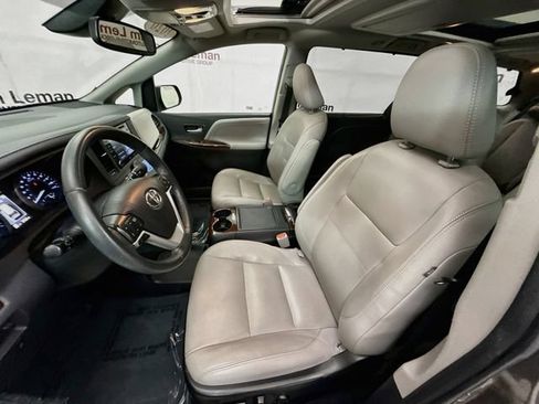 Used 2020 Toyota Sienna Limited Premium FWD image 22