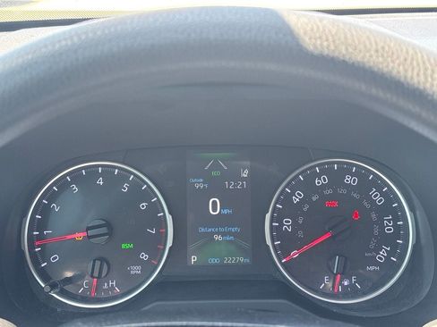 Used 2019 Toyota RAV4 XLE w/ Convenience Package FWD image 8