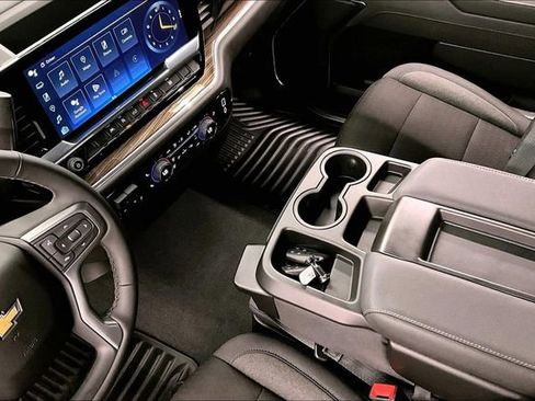 Used 2025 Chevrolet Silverado 1500 LT AWD/4WD image 17