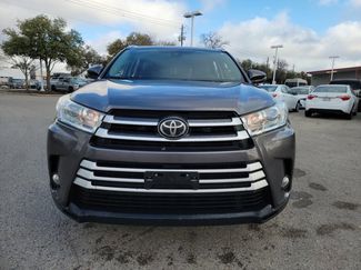 Used 2017 Toyota Highlander XLE video 2