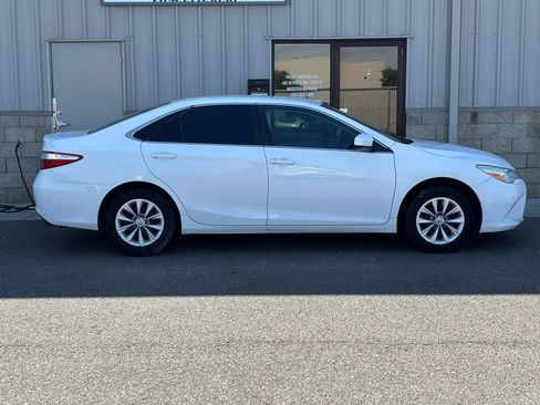 Used 2016 Toyota Camry LE FWD image 2