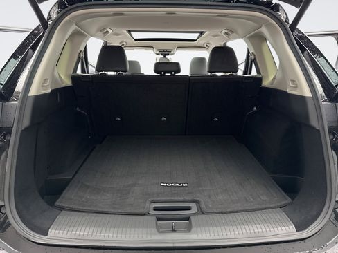 Used 2023 Nissan Rogue SV w/ SV Premium B Package image 18