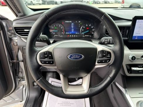 Used 2023 Ford Explorer XLT w/ Equipment Group 202A AWD/4WD image 35