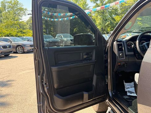 Used 2019 RAM 1500 Express AWD/4WD image 18