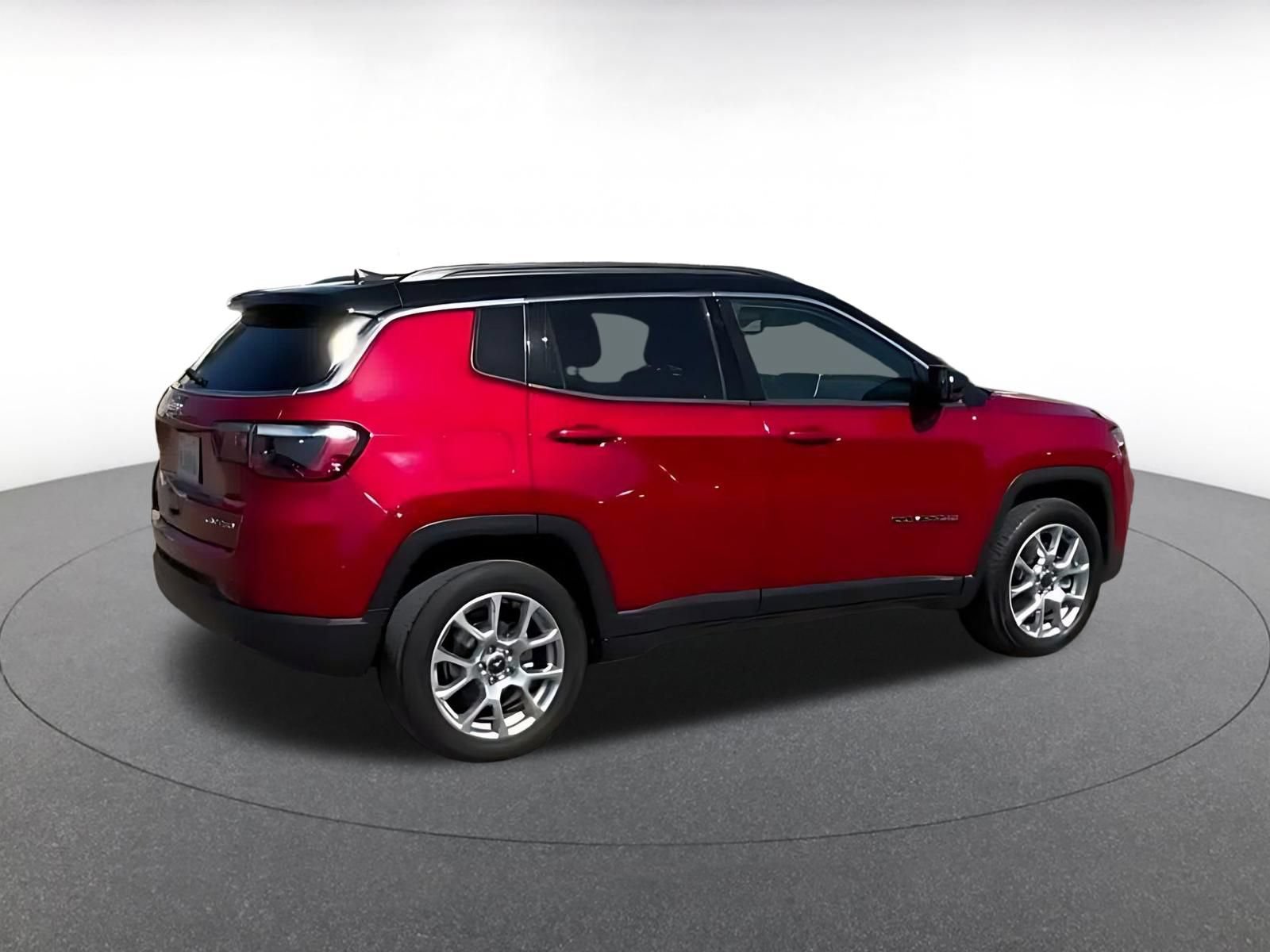 Used 2025 Jeep Compass Limited AWD/4WD image 13