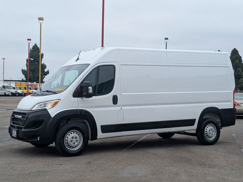Used 2026 RAM ProMaster 2500 w/ Convenience Group FWD image 3
