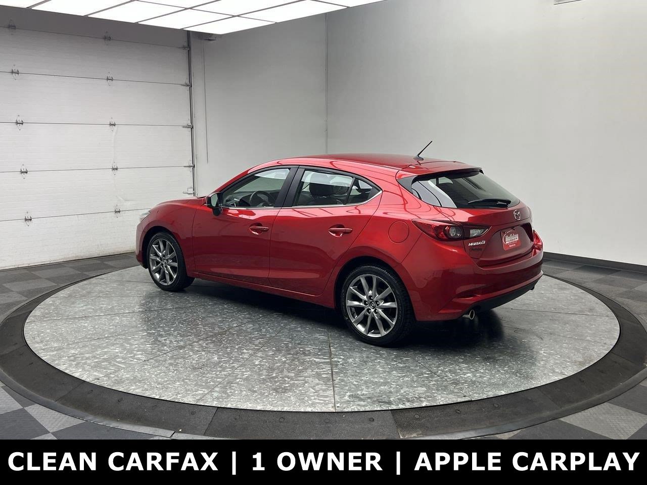 Used 2018 MAZDA MAZDA3 Touring FWD image 2