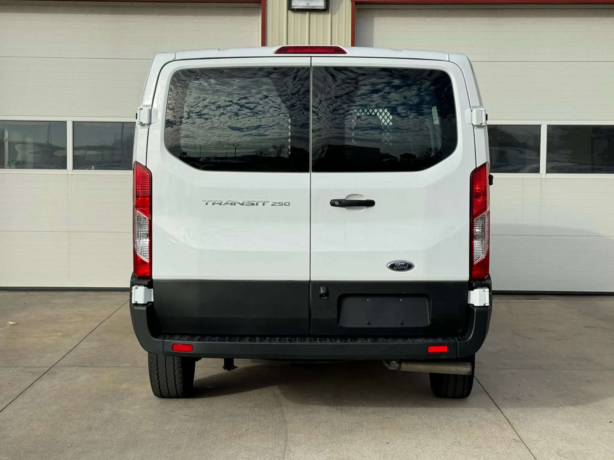 Used 2024 Ford Transit 250 Low Roof w/ Exterior Upgrade Package RWD image 19
