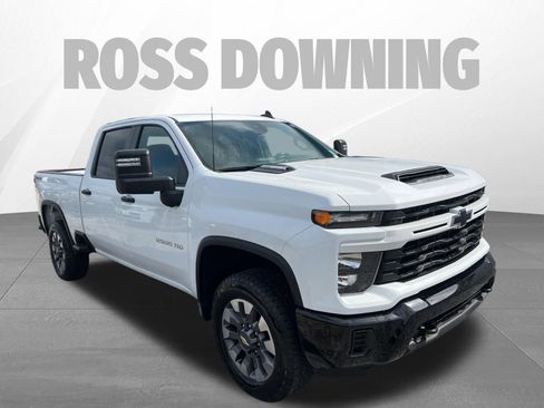 Used 2024 Chevrolet Silverado 2500 Custom w/ Custom Value Package image 3