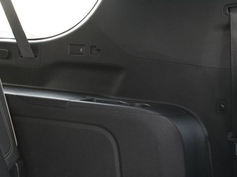 Used 2024 GMC Yukon XL SLT w/ SLT Premium Package image 35