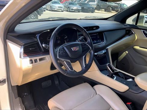 Used 2017 Cadillac XT5 Luxury image 17