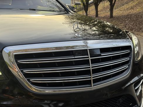 Used 2018 Mercedes-Benz S 560 Sedan image 11