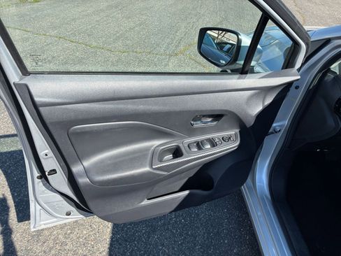 Used 2025 Nissan Versa SV image 18