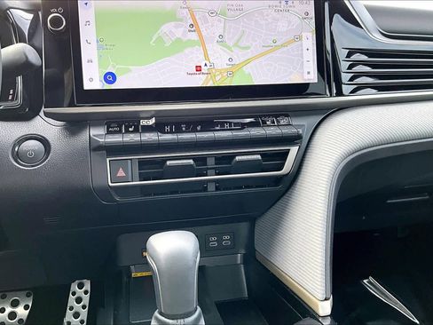 Used 2025 Toyota Camry SE image 34