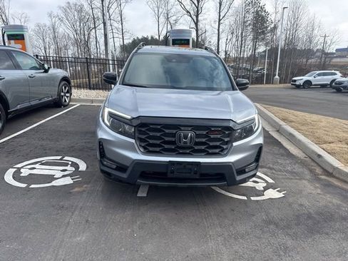 Used 2023 Honda Passport TrailSport image 2