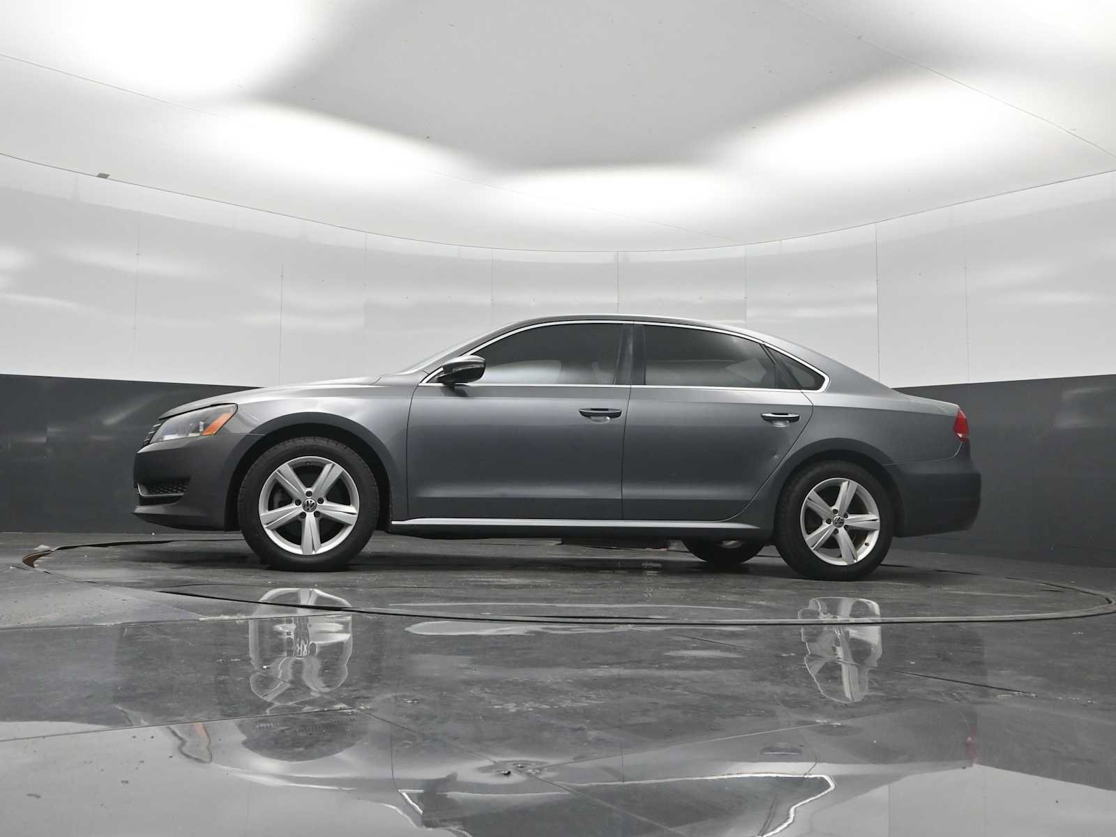 Used 2012 Volkswagen Passat TDI SE FWD image 29
