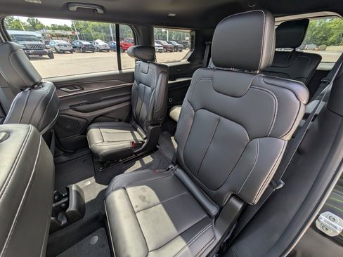 New 2025 Jeep Grand Cherokee L Limited image 16