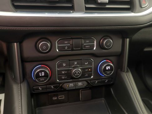 Used 2021 Chevrolet Suburban LT image 29