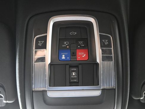 Used 2020 RAM 1500 Laramie AWD/4WD image 34