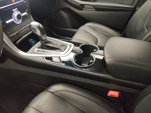 Used 2018 Ford Edge Titanium w/ Technology Package FWD image 26