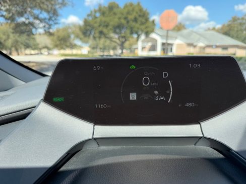 Used 2025 Toyota Prius XLE image 19