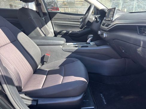 Used 2025 Nissan Altima 2.5 SV image 28