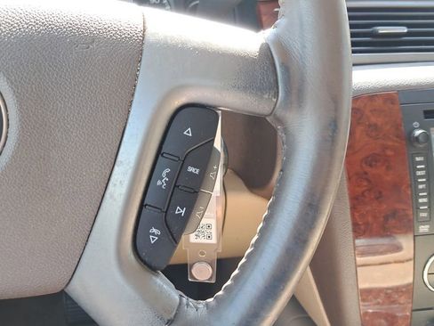 Used 2013 Chevrolet Suburban LTZ image 32