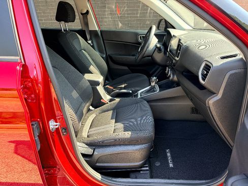 Used 2025 Hyundai Venue SEL FWD image 24
