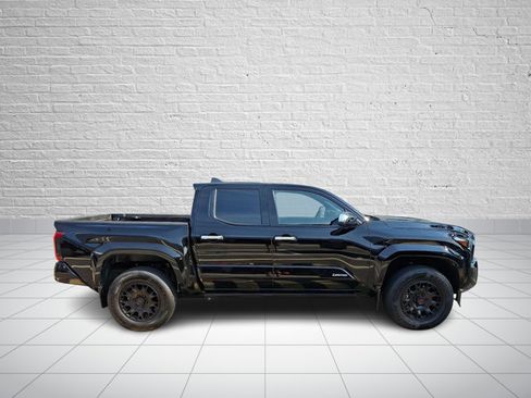 Used 2025 Toyota Tacoma Limited AWD/4WD image 7