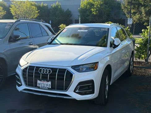 Used 2023 Audi Q5 2.0T Premium w/ Convenience Package image 2