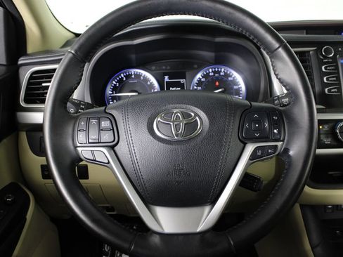 Used 2017 Toyota Highlander XLE FWD image 9