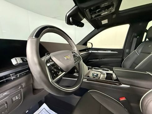 Certified 2026 Cadillac Escalade Luxury AWD/4WD image 15