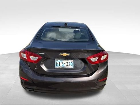 Used 2017 Chevrolet Cruze LT FWD image 4