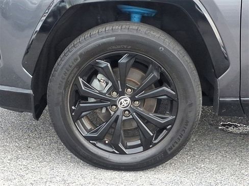 Used 2022 Toyota RAV4 SE image 10
