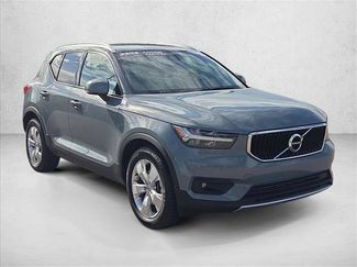 Used 2021 Volvo XC40 T4 Momentum FWD video 3