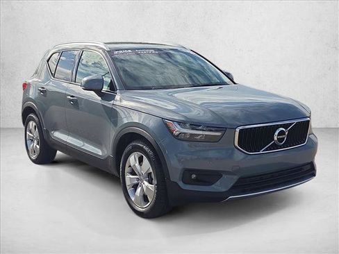 Used 2021 Volvo XC40 T4 Momentum FWD image 3