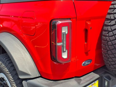 Used 2024 Ford Bronco Outer Banks w/ Sasquatch Package AWD/4WD image 24