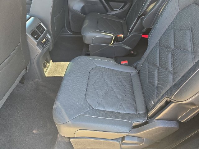 Used 2024 Volkswagen Atlas SE w/ Panoramic Sunroof Package FWD image 13