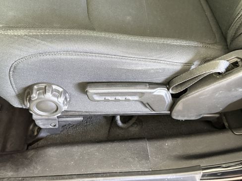 Used 2018 Jeep Wrangler Sport AWD/4WD image 19