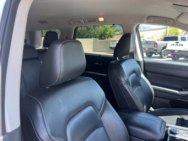 Used 2024 Nissan Pathfinder SL AWD/4WD image 17