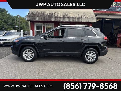 Used 2016 Jeep Cherokee Latitude w/ Comfort/Convenience Group AWD/4WD image 1