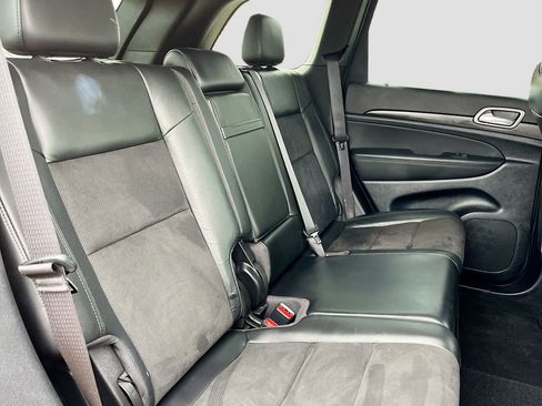 Used 2022 Jeep Grand Cherokee Laredo RWD image 28