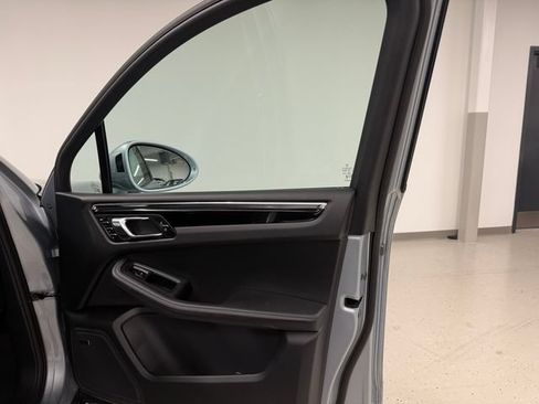Certified 2026 Porsche Macan w/ Premium Package Plus AWD/4WD image 35