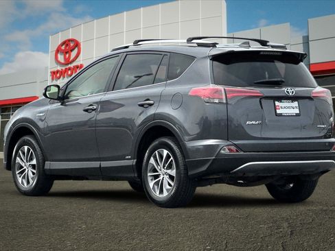 Certified 2018 Toyota RAV4 LE AWD/4WD image 5