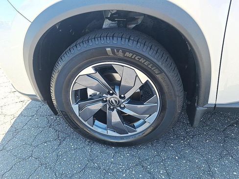 Certified 2025 Nissan Rogue SV FWD image 8