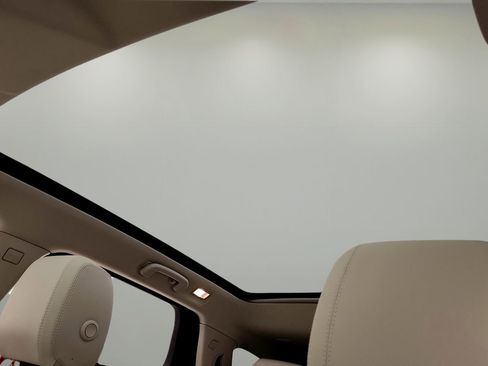 Used 2023 Land Rover Discovery Sport SE image 15