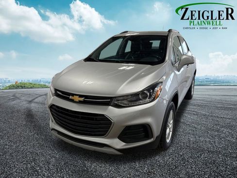 Used 2020 Chevrolet Trax LT w/ LT Convenience Package image 18