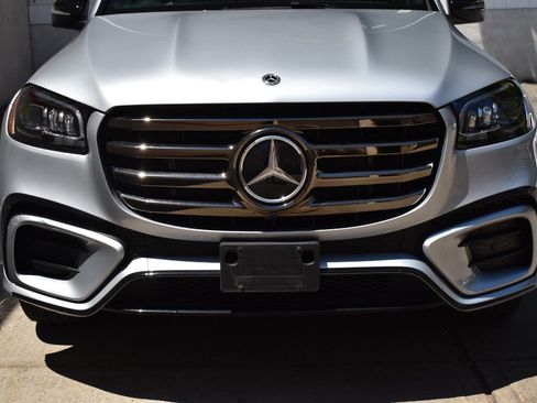 Used 2025 Mercedes-Benz GLS 450 4MATIC w/ AMG Line Exterior image 38