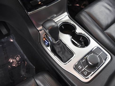 Used 2021 Jeep Grand Cherokee Limited image 23