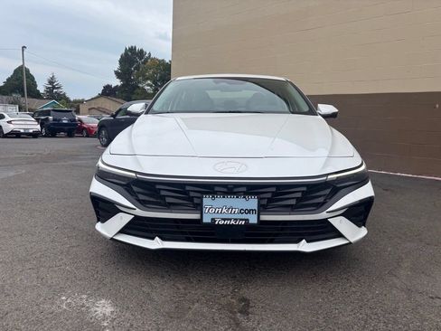 Certified 2024 Hyundai Elantra Limited FWD image 13